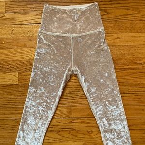 Beyond Yoga crushed Velvet white leggings small